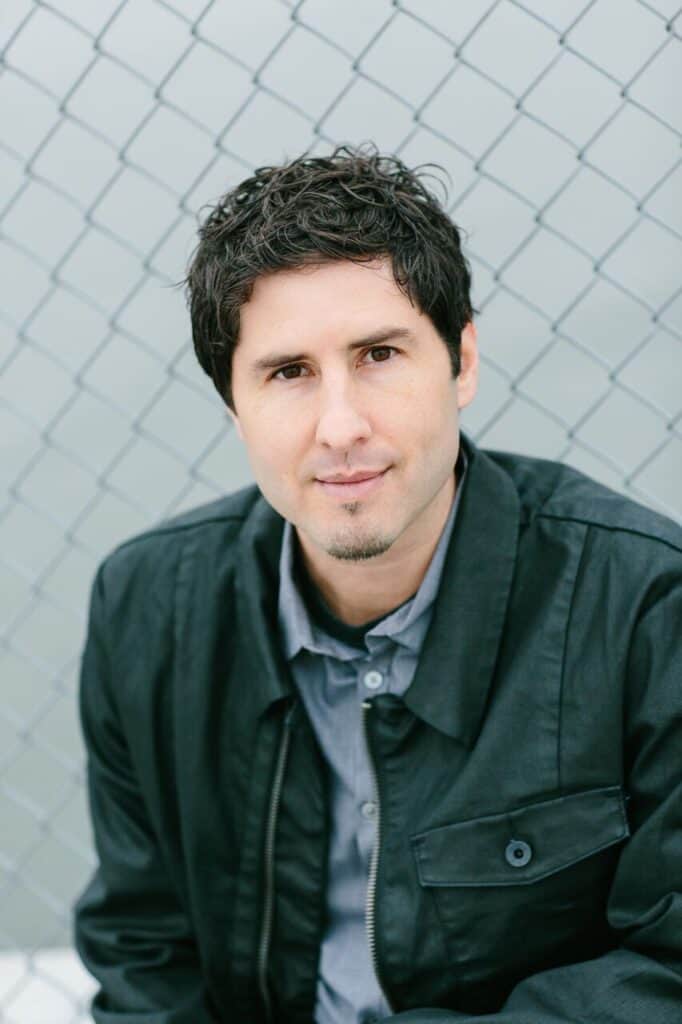 headshot of author matt de la peña