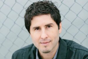 headshot of author matt de la peña