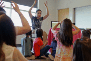 woman leading a children's storytime in mandarin