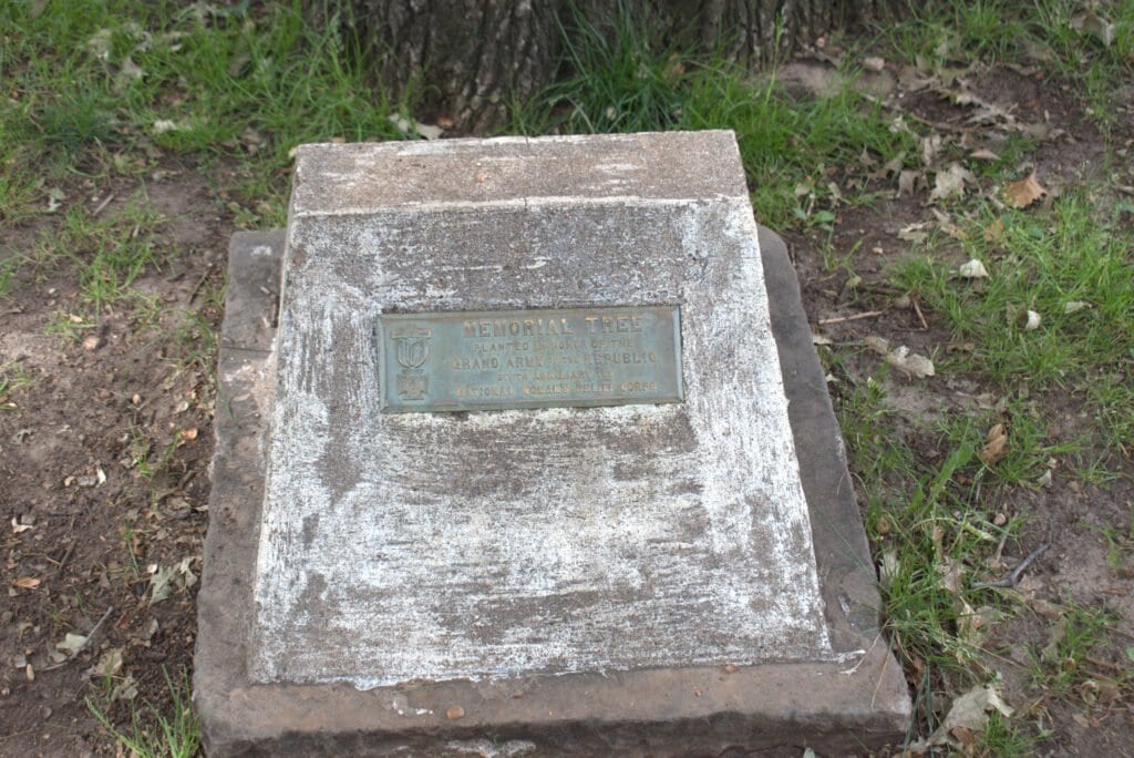 Union Army tree plaque for a memorial tree planted in Library Park to honor the Grand Army of the Republic